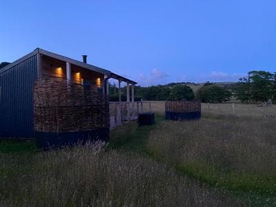 Dôl Swynol Glamping Luxury cabin with outdoor bath