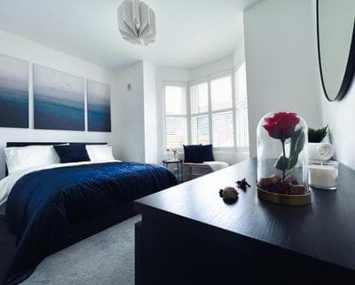 Stylish 3 bed flat with Garden