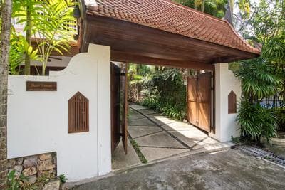Beachfront Resort Villa Baan Tawan 3BR