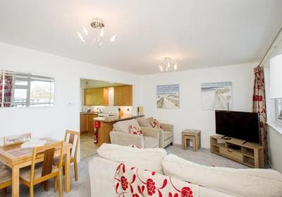 Harbour Apartment at 6 Dolphin Court with parking