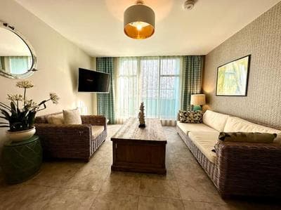 Stunning 2 bedroom Apartment inc Free Parking - 1 Minute walk to Poole Quay - Great Location - Free Parking - Fast WiFi - Smart TV - Newly decorated - slee