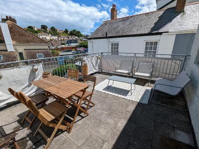 Pearl Cottage with parking pass - Grade II listed