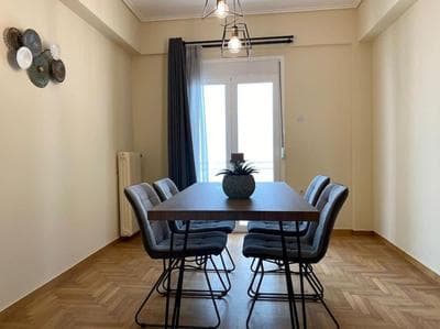 Spacious 3 BR Apartment in Vibrant Neighbourhood