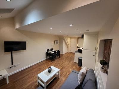 Great Apartment Next To Tooting Bec Tube Station!