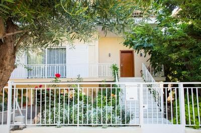 Sunny and minimal apt in Glyfada with 3 bdrm