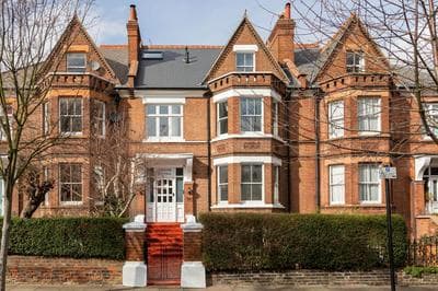 Functional Budget Stay with Wi-Fi and Laundry Facilities near Tube Station