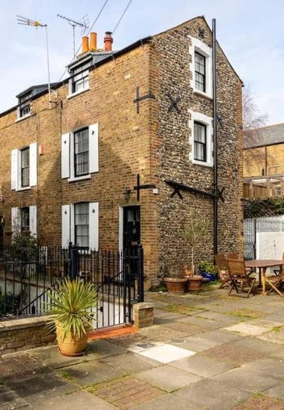 Old Anchor Cottage in Broadstairs - Exclusive unmissable deals! Book now before it's too late!
