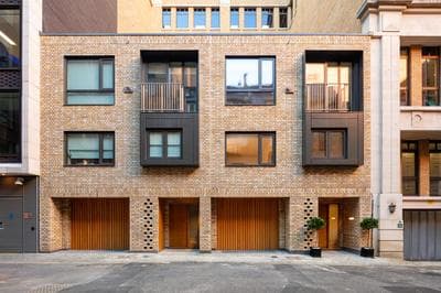 Luxury Central Mayfair Townhouse with A/C 3BR 3BA