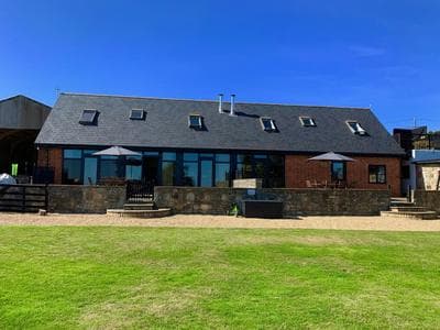 Tithe Barn a Stunning family home with panoramic views