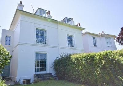 Arden Villa, sleeps 8, moments from the golden sandy beach of Ryde