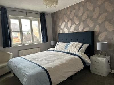 Lovely 3 Bed Semi Detached house with off street parking located in a quiet Close
