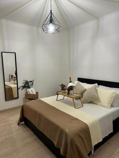 ANNA'S APARTMENT