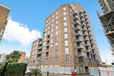Luxury Penthouse By LiveStay Short Lets & Serviced Accommodation London with Enviable Views