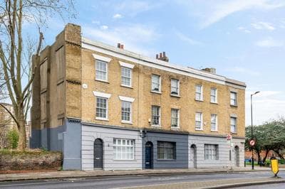 Modern 4 Bedroom Townhouse with Cinema Room in the heart of London SE1