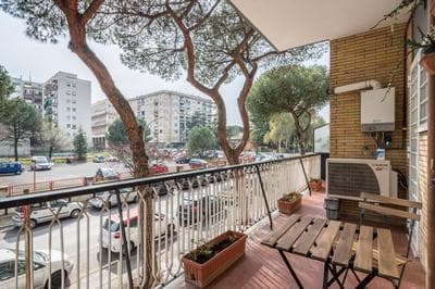 Bright Apt 2 Bedroom and balcony