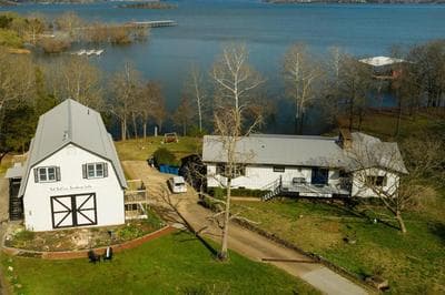 Lakeside Landing Suite