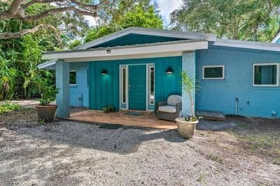 Miles of Private Beach-4BR Beach Access Cottage with SUPs Kyaks-Pets Ok