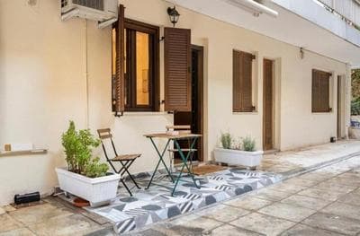 Cute tiny apartment in the heart of Flisvos