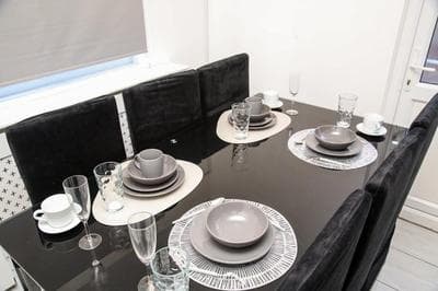 Newly Refurbished 3 Bedroom House close to Central London