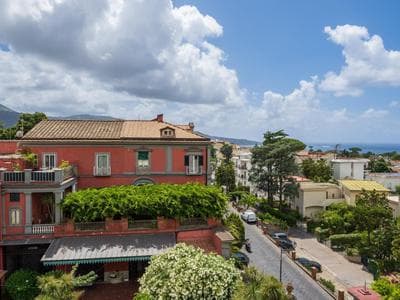 De Vivo Realty - La Nave del tè