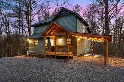 Upscale 3-Bedroom Oasis Nestled in the Woods