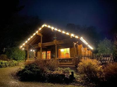 Countryside 3 Bedroom Log Cabin With Private Hot Tub - Ash