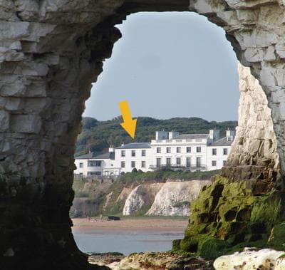 Broadstairs Beach Holiday Apartments, opposite Kingsgate Bay with a parking space