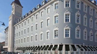 Exclusive Top Floor 2BD by the TimeOut market