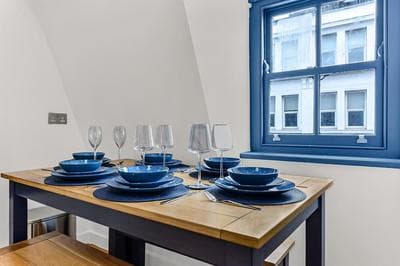 Spacious Contemporary 2 bed flat, Central London
