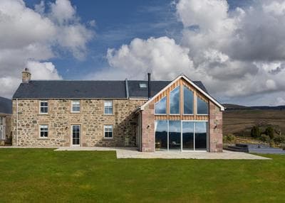 Kipney Farmhouse with hot tub
