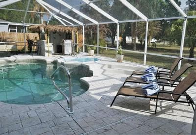 Peachland getaway with pool and tiki bar