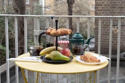 Chelsea Stunning two Bedroom Townhouse with Airconditioning