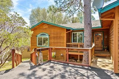 The Nut House - Lovely Home with Hot Tub