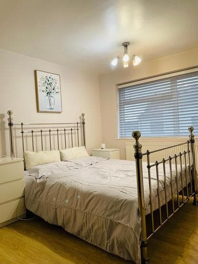 Cosy Spacious 2 Bedrooms with Dedicated Off street Parking