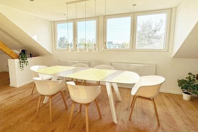 Suite-Apartment zentral in Krefeld mit hohen Decken