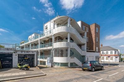 Bright West Hampstead Retreat