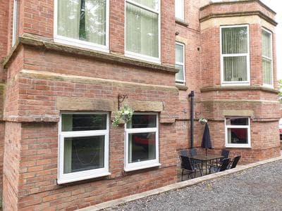 Manygates by Alt-Stay - Huge 4 Bed Apartment Contractor and Relocation Accommodation Near Wakefield near City Centre and M1 J39 with Ample Off Road Parking