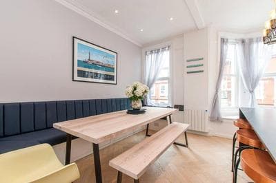 Lighthouse View - Apartment by the Sea