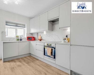 Stylish Two Bedroom Apartments by Direct2hosts Short Lets West London Oasis With Workspace & Long Stays