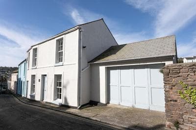 Bay Cottage - Dog friendly, Garden, Parking