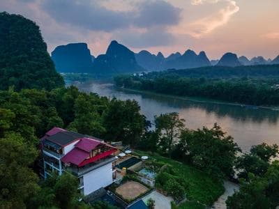 Yangshuo River Lodge Hotel--English speaking team&Swimming pool&Activties organized&Free pick up from Airport or TS over 3 nights