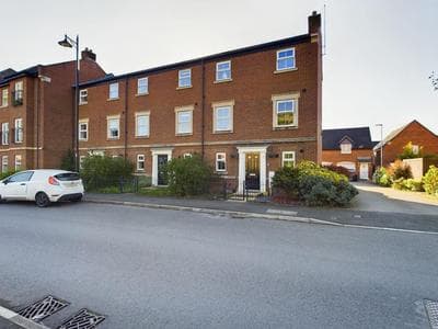 247 Serviced Accommodation in Stafford- 3BR Townhouse