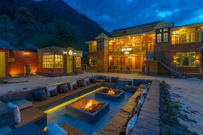 Whoopers Boutique Kasol - Harry Potter themed