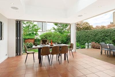 Beautiful Regents Park Apartment