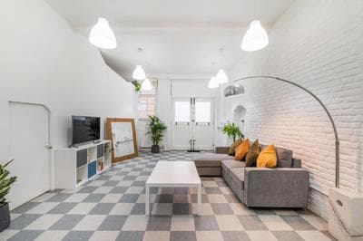 Modern Comfort Spacious Apartment Near Kings Cross and Camden, Complementary Fast WiFi, Netflix, Tea & Coffee