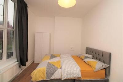 Ideal 2 Bed Flat close to City