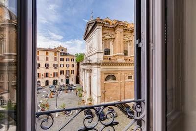 Luminous Apartment few steps from Piazza Navona