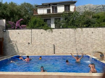 Lux Seky with Pool