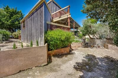 CHALET MOMA Port Elliot - BYO Linen - for lovers of different