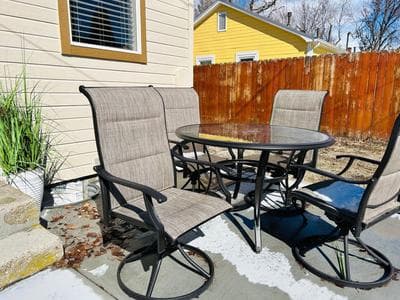 Home Sweet Idahome, feels like home with all the decor you wish you could afford King bed in master, fully fenced dog friendly yard, a few blocks from BSU